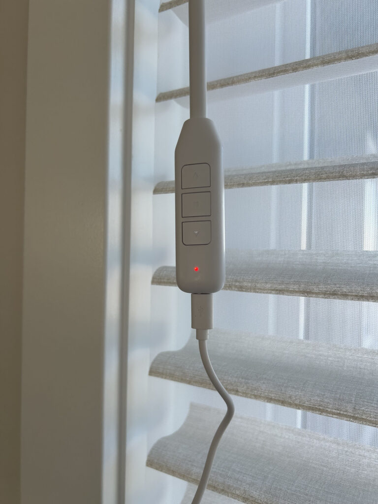 Motorized Shade Wand Control Charging via USB Cable